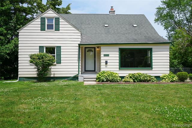 front view picture of 18997 Huntington, Harper Woods, MI. 48225