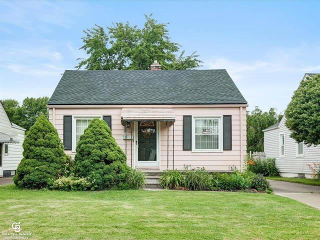 front view picture of 19333 Woodside, Harper Woods, MI. 48225