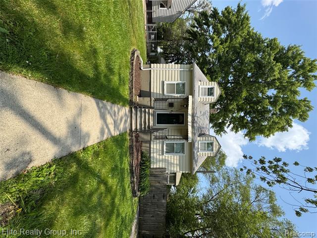 front view picture of 19455 Elkhart, Harper Woods, MI. 48225