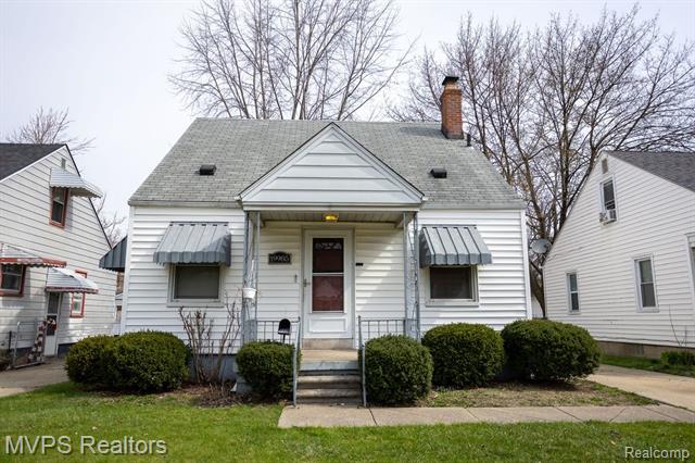 front view picture of 19985 Washtenaw, Harper Woods, MI. 48225