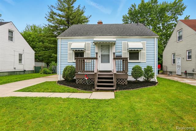 front view picture of 19436 Elkhart, Harper Woods, MI. 48225