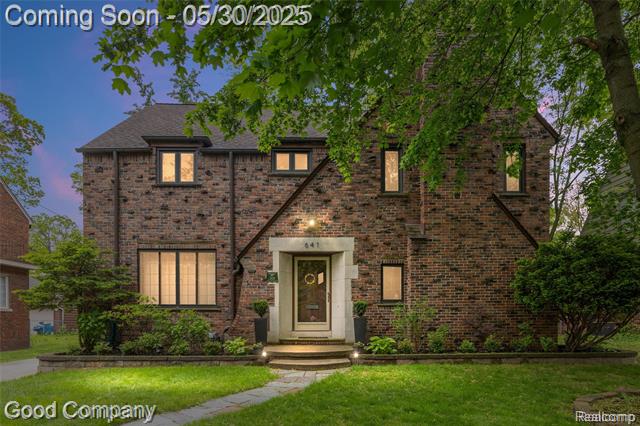 front view picture of 641 W Woodland St, Ferndale, MI. 48220