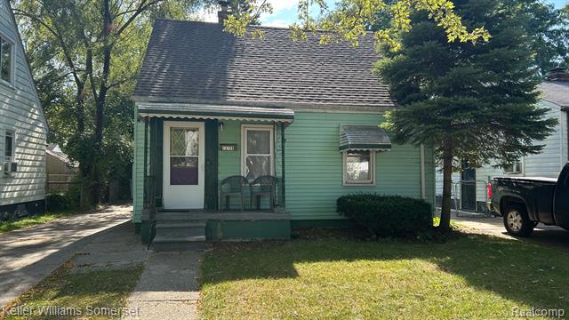 front view picture of 18736 Kenosha, Harper Woods, MI. 48225