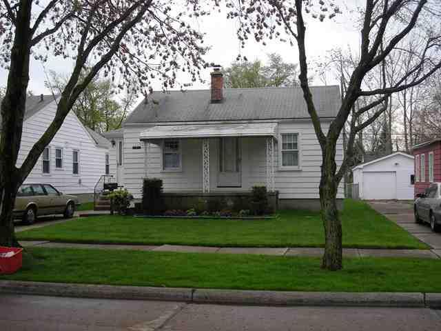 front view picture of 18932 Washtenaw, Harper Woods, MI. 48225