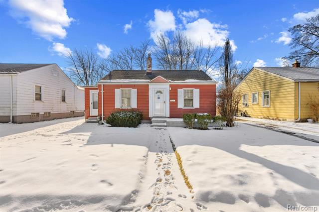 front view picture of 18922 Washtenaw, Harper Woods, MI. 48225