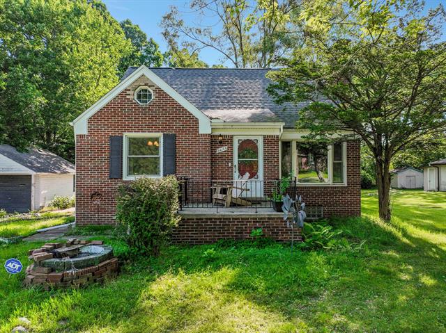 front view picture of 23158 Ranch Hill Dr E, Southfield, MI. 48033