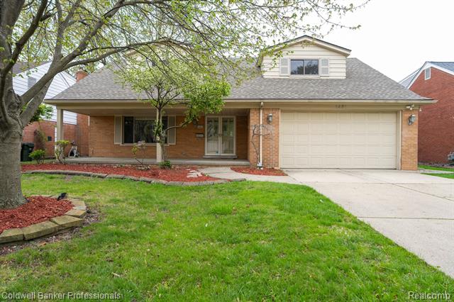 front view picture of 1451 Edmundton Dr, Grosse Pointe, MI. 48236