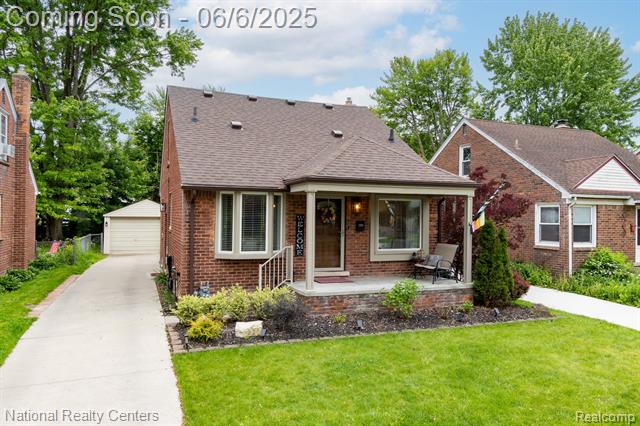 front view picture of 1395 Aline Dr, Grosse Pointe, MI. 48236
