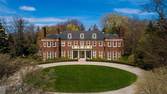 front view picture of 226 Provencal Rd, Grosse Pointe, MI. 48236