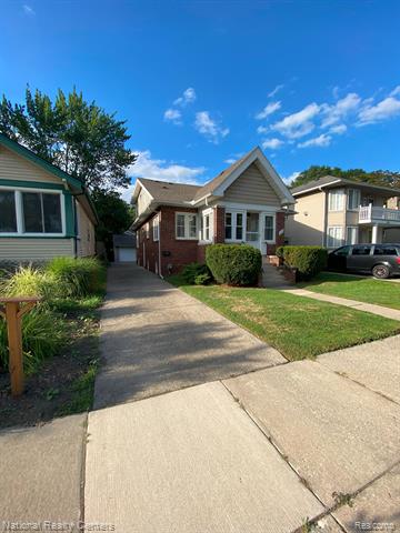front view picture of 145 E Maplehurst St, Ferndale, MI. 48220