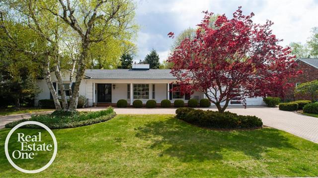 front view picture of 45 Fontana Lane, Grosse Pointe, MI. 48236