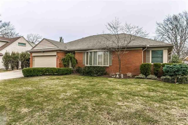 front view picture of 1090 S Renaud Rd, Grosse Pointe, MI. 48236