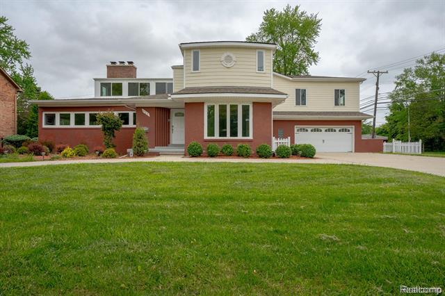 front view picture of 622 Sunningdale Dr, Grosse Pointe, MI. 48236