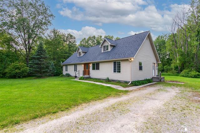 front view picture of 45510 Arkona Rd, Belleville, MI. 48111