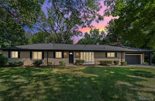 front view picture of 18550 Mount Vernon St, Southfield, MI. 48075