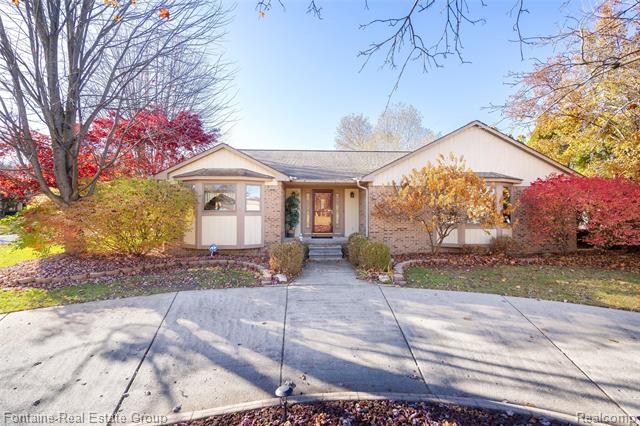 front view picture of 23965 Whittaker Dr, Farmington, MI. 48335