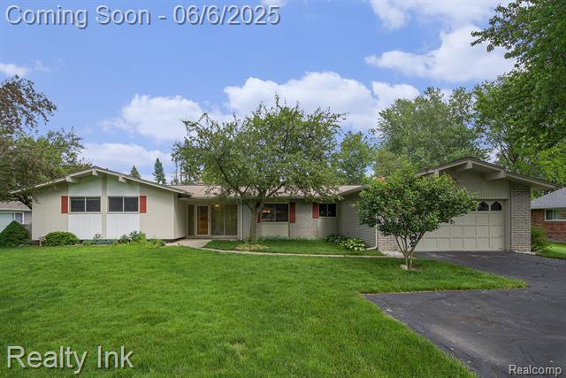 front view picture of 11641 Juniper Dr, Belleville, MI. 48111