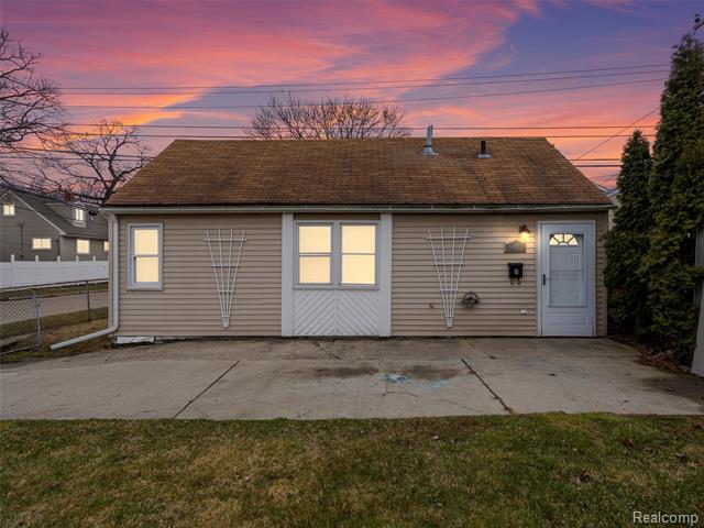 front view picture of 23462 Carlisle Ave, Hazel Park, MI. 48030