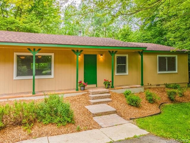 front view picture of 22850 Sumpter Rd, Belleville, MI. 48111