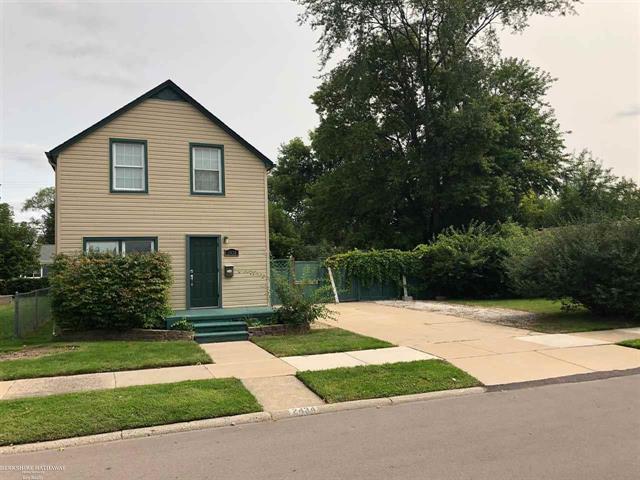 front view picture of 2434 Mcdowell St, Ferndale, MI. 48220