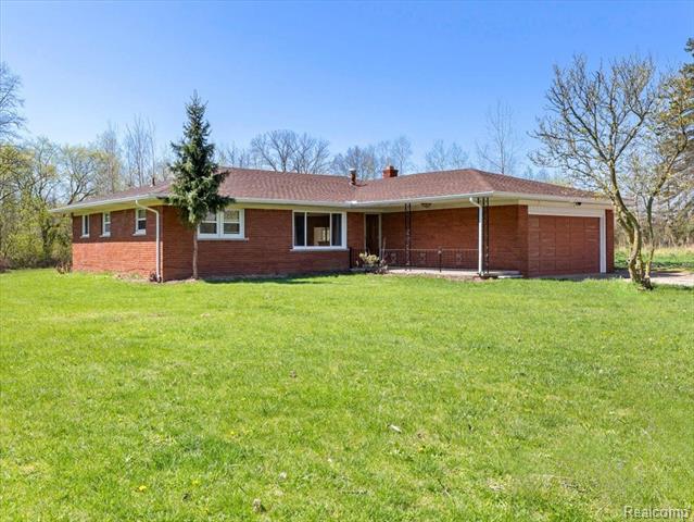 front view picture of 42811 Wear Rd, New Boston, MI. 48111