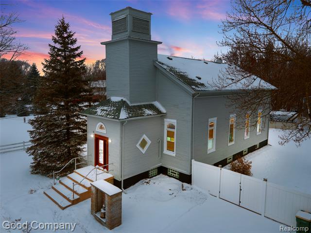 front view picture of 36950 Willow Rd, New Boston, MI. 48164