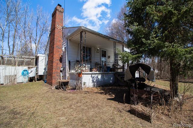 front view picture of 43800 Dunn Rd, Belleville, MI. 48111