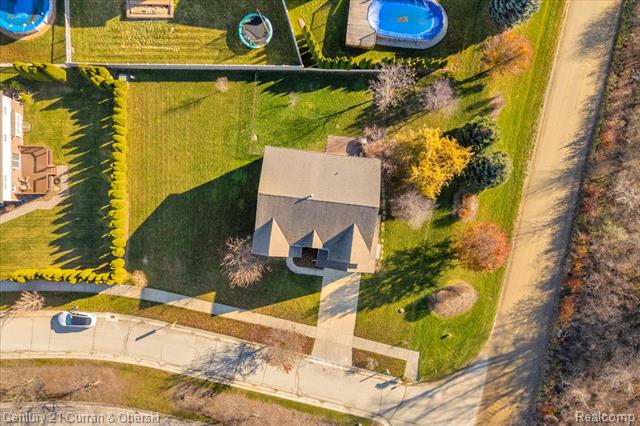 front view picture of 33997 Brownswood Blvd, Rockwood, MI. 48173