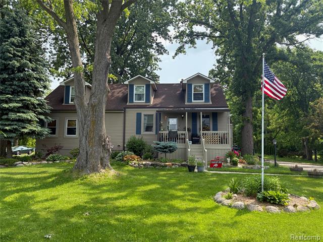 front view picture of 25757 Bell Rd, New Boston, MI. 48164