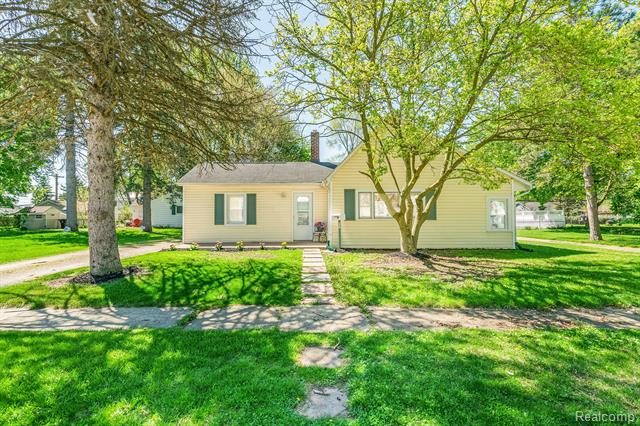 front view picture of 71 W Wabash Ave, Belleville, MI. 48111