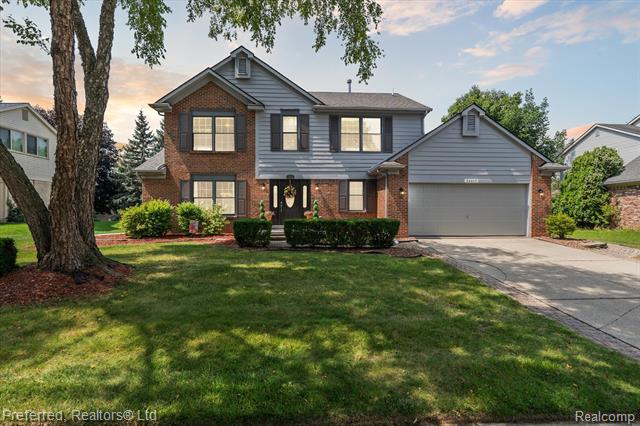 front view picture of 24617 Picara Dr, Novi, MI. 48374