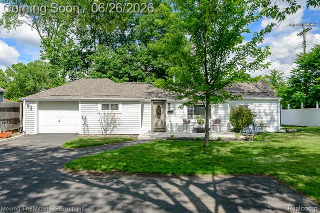 front view picture of 30 Wexford Ave, Belleville, MI. 48111