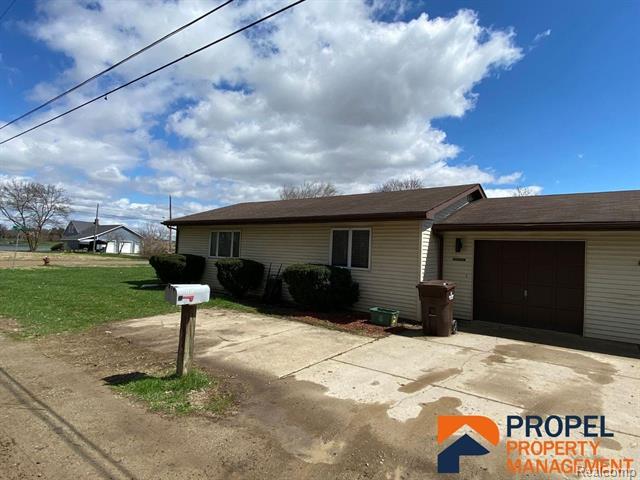 front view picture of 43373 Alva Dr, Belleville, MI. 48111