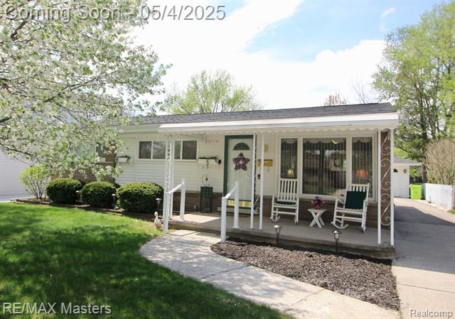 front view picture of 29774 Magnolia, Flat Rock, MI. 48134
