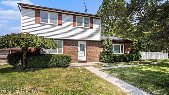 front view picture of 23160 Meadows, Flat Rock, MI. 48134