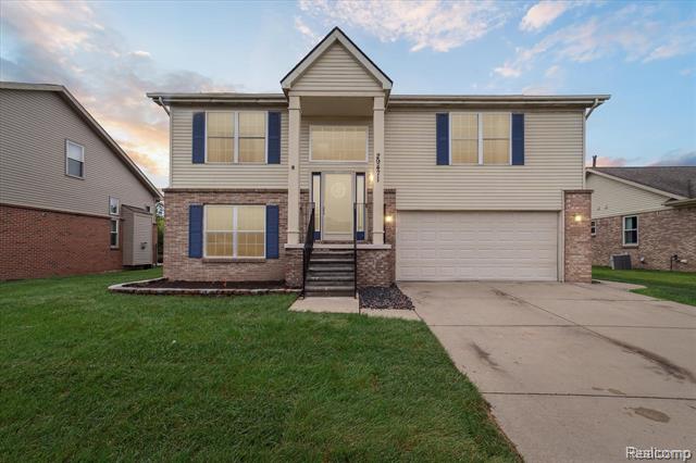 front view picture of 29471 Hunter St, Trenton, MI. 48183