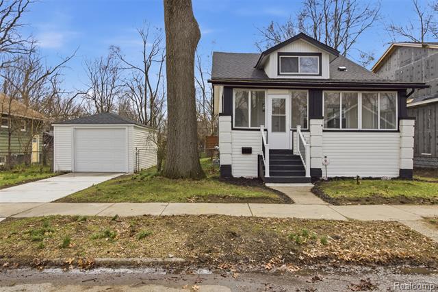front view picture of 560 E Drayton St, Ferndale, MI. 48220