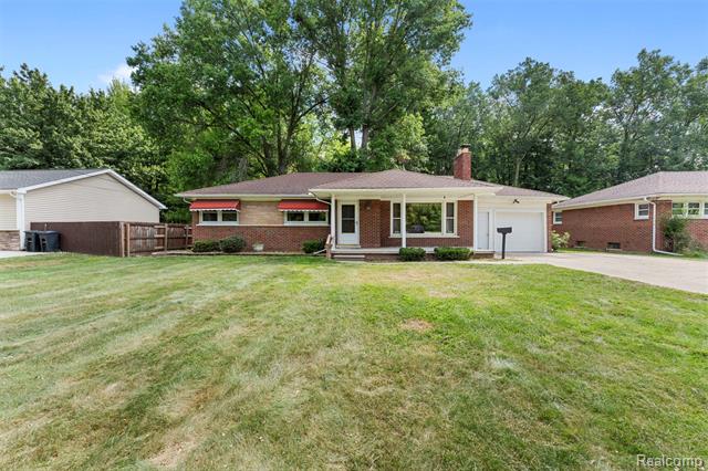 front view picture of 24680 Huron River, Flat Rock, MI. 48134