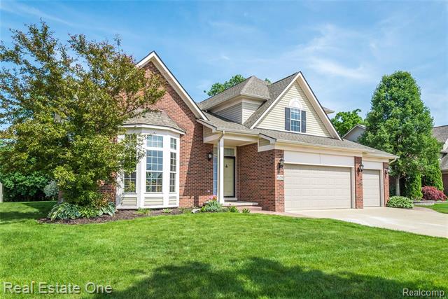 front view picture of 33201 Crooks St, Rockwood, MI. 48173
