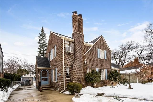 front view picture of 911 W Oakridge St, Ferndale, MI. 48220