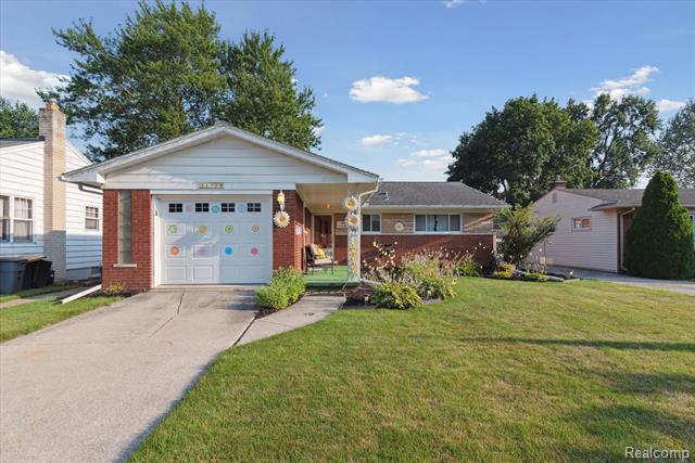 front view picture of 21783 Mckinley, Rockwood, MI. 48173