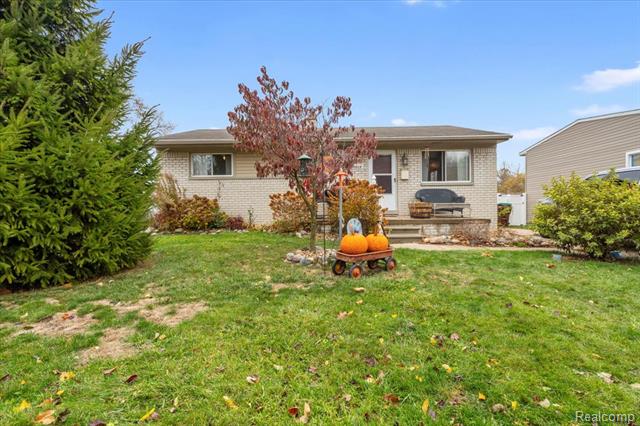 front view picture of 23512 Huron River Dr., Rockwood, MI. 48173