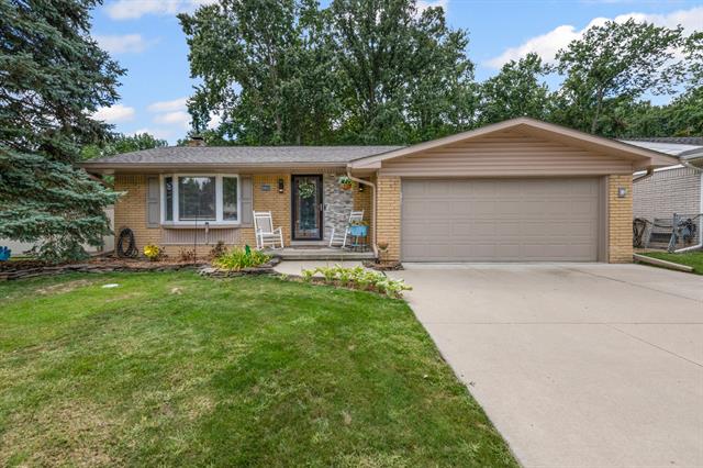 front view picture of 20903 Seneca Ave, Trenton, MI. 48183