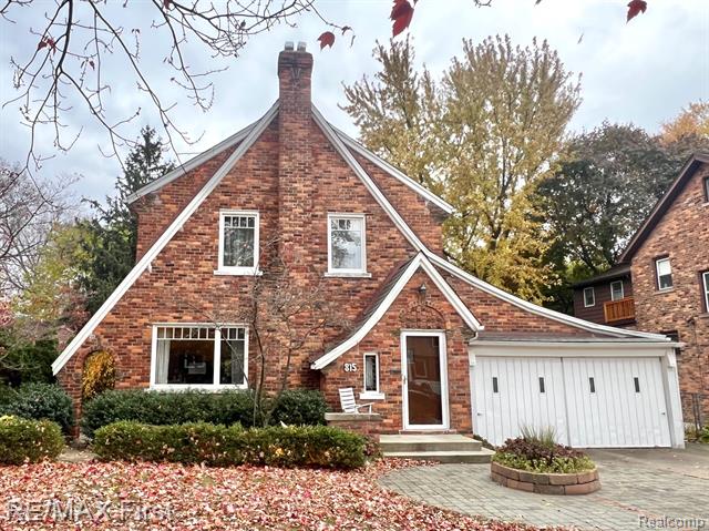 front view picture of 815 W Oakridge St, Ferndale, MI. 48220