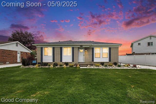 front view picture of 28079 Rose Ave, Trenton, MI. 48183