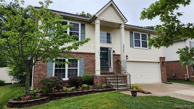 front view picture of 29390 Juniper St, Trenton, MI. 48183