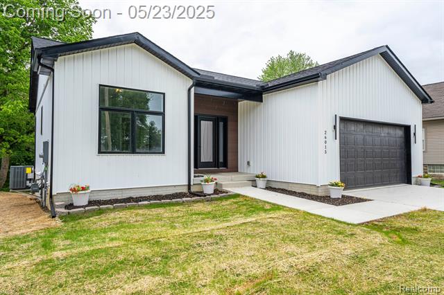 front view picture of 26015 Huron River, Flat Rock, MI. 48134