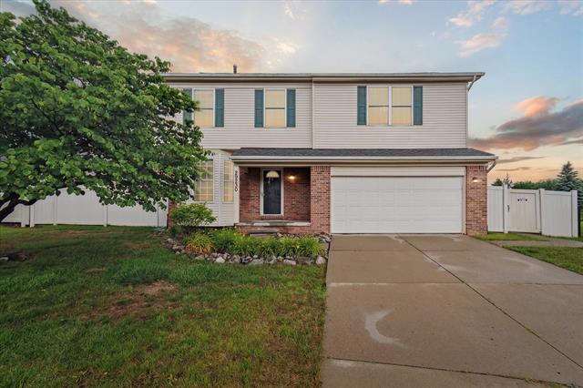 front view picture of 29230 Hunter Ct, Trenton, MI. 48183