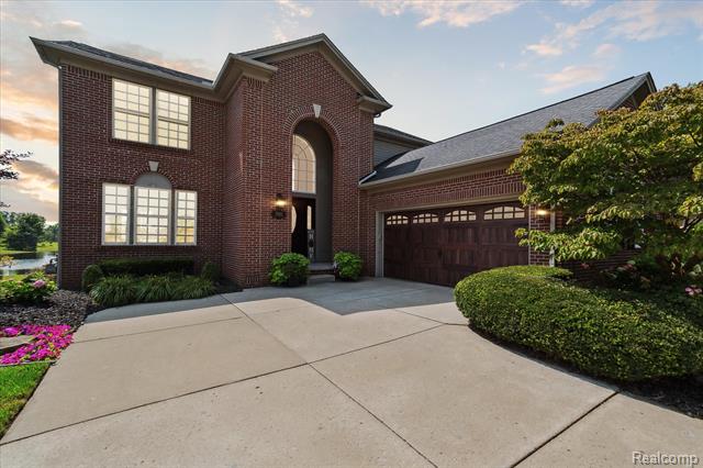 front view picture of 27861 Mockingbird Dr, Flat Rock, MI. 48134
