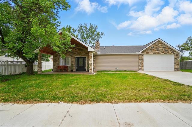 front view picture of 21230 Vreeland, Trenton, MI. 48183